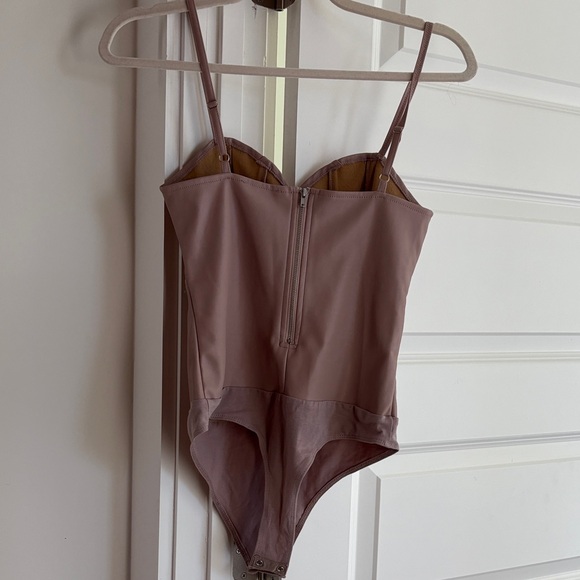 GUESS faux leather bodysuit size XS pink mauve shaping vegan - Picture 2 of 7